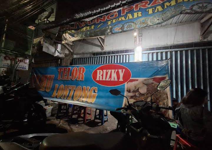 Kedai Tahu Telor Rizky tampak depan. (miftakhul jannah)