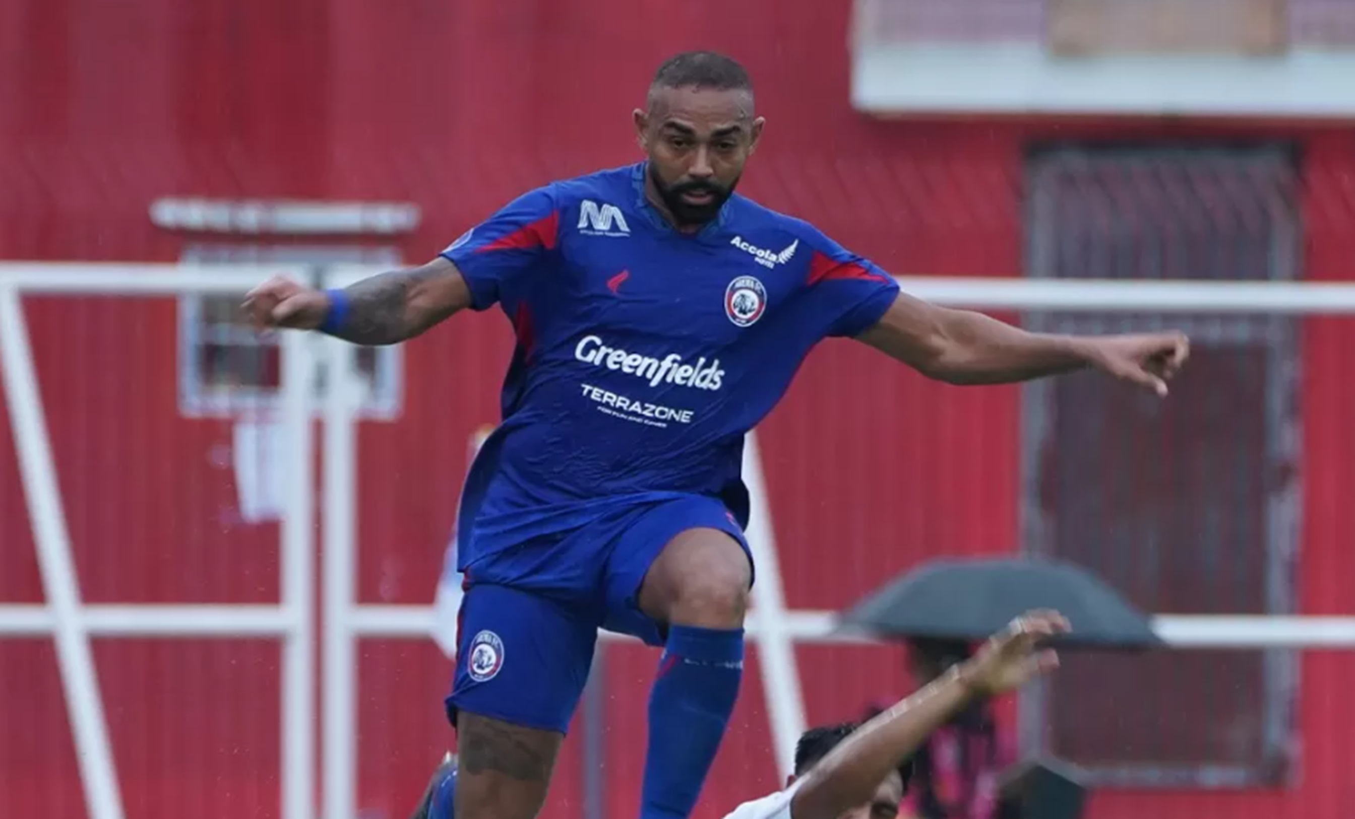 PRODUKTIF: Dalberto, striker Arema menjadi tumpuan di lini serang. Melawan Persija malam tadi, pemain Brasil ini mencetak satu gol.
