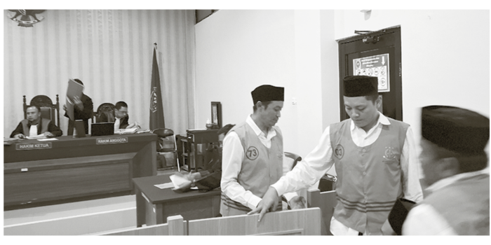 TERDAKWA: Dua pengedar, Purnomo dan Viccy Xavarius menjalani sidang di Pengadilan Negeri (PN) Kepanjen.