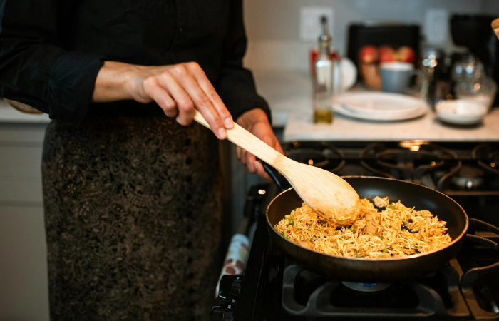 Strategi masak hidangan sahur tanpa ribet dan lama (Pexels.com/RDNE Stock project)
