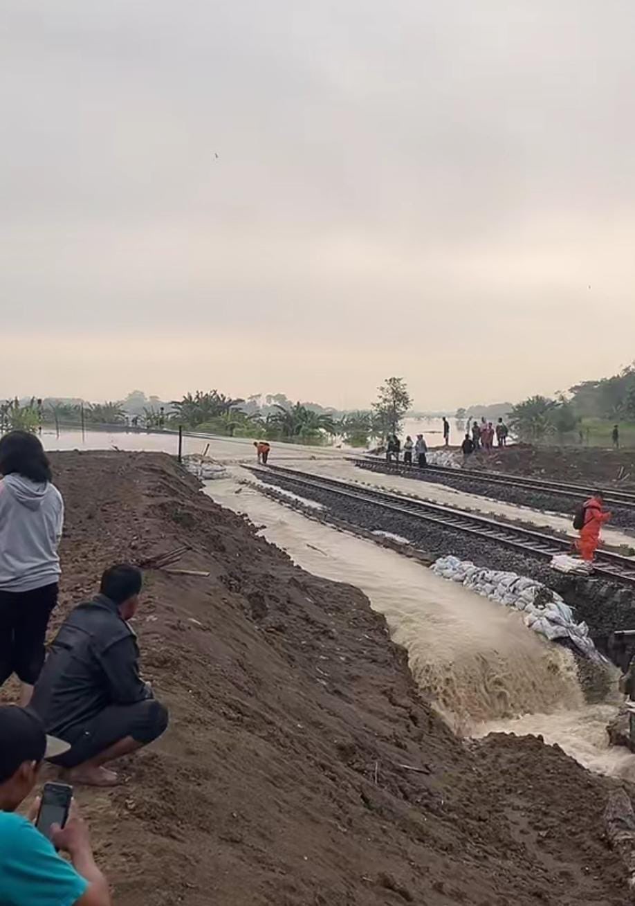 Jalur kereta Gubug-Karangjati terdampak banjir
