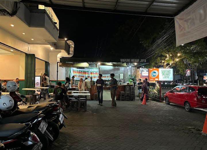 Warung Mekar Jaya tampak depan. (nur chaflatul)