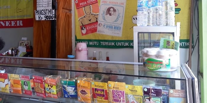 Foto toko jamu Cap Potret Nyonya Meneer