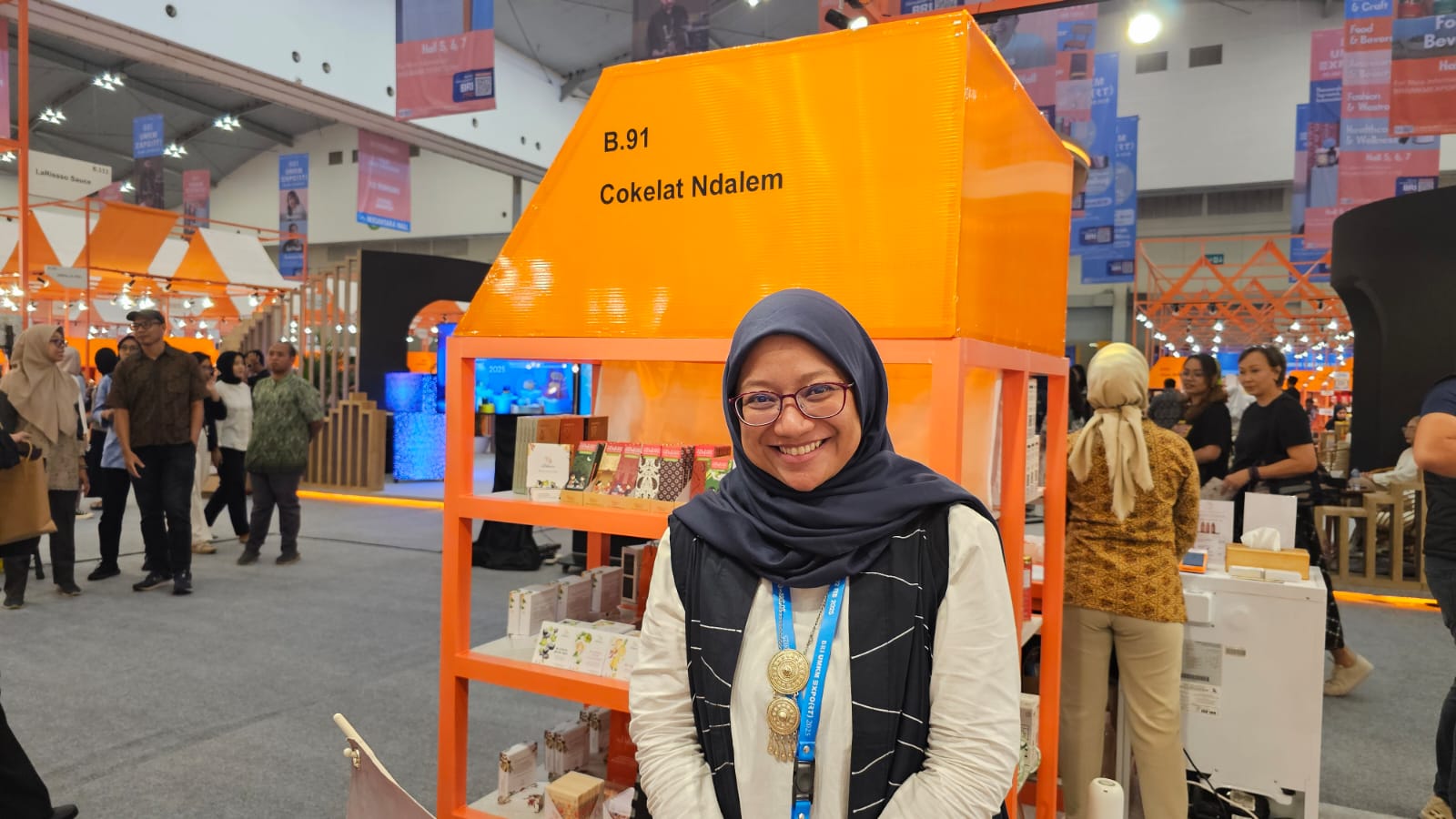 Meika Hazim pemilik Cokelat Ndalem saat berbagi pengalaman dalam BRI UMKM EXPO(RT) 2025.
