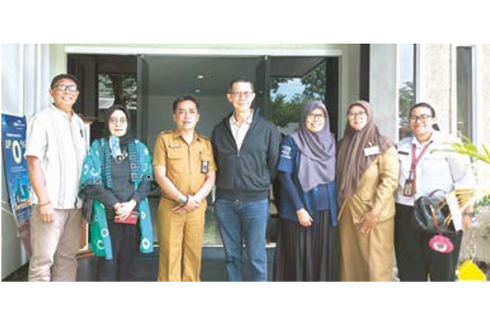 SIDAK THR: Plt Kepala Disnaker Kabupaten Malang mengunjungi PT Indostart Building Material di Singosari kemarin. (RAMASUTRA/RADAR KANJURUHAN)