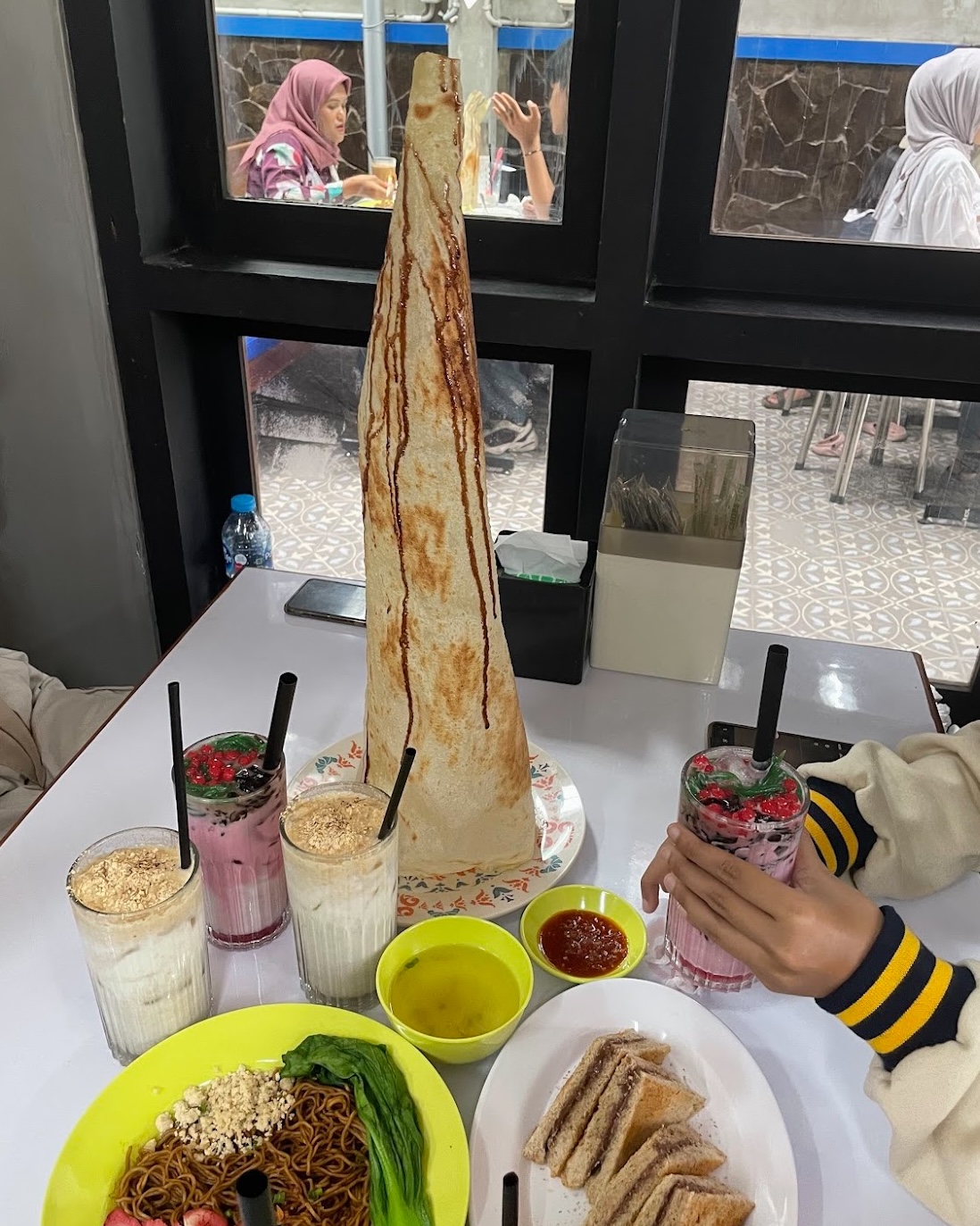 Mirip tisu tapi bisa dimakan, camilan unik yang hanya ada di Taka Kopitiam (Berlinda Savira).