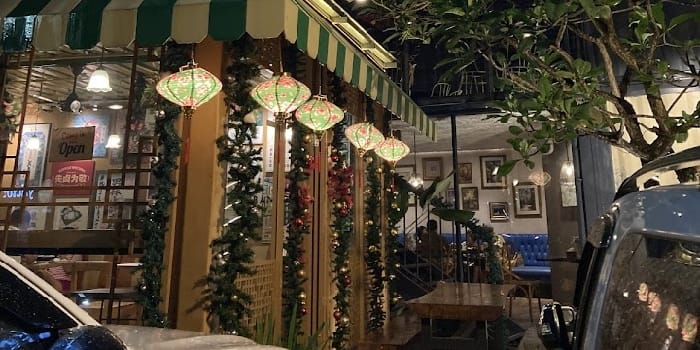 Foto tampak depan The Arbanat Kitchen Cafe & Lounge