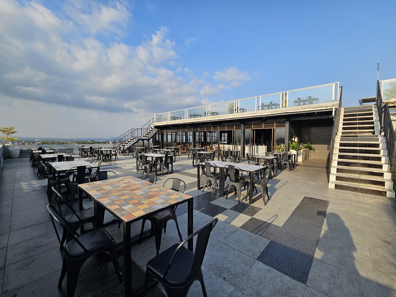 Pemandangan Rooftop di Muraco Headquarter (Devie Re).