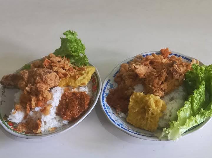 Nikmatnya Nasi Ayam Jumbo dari Warung Mak Par. (Alfi Fithriah)
