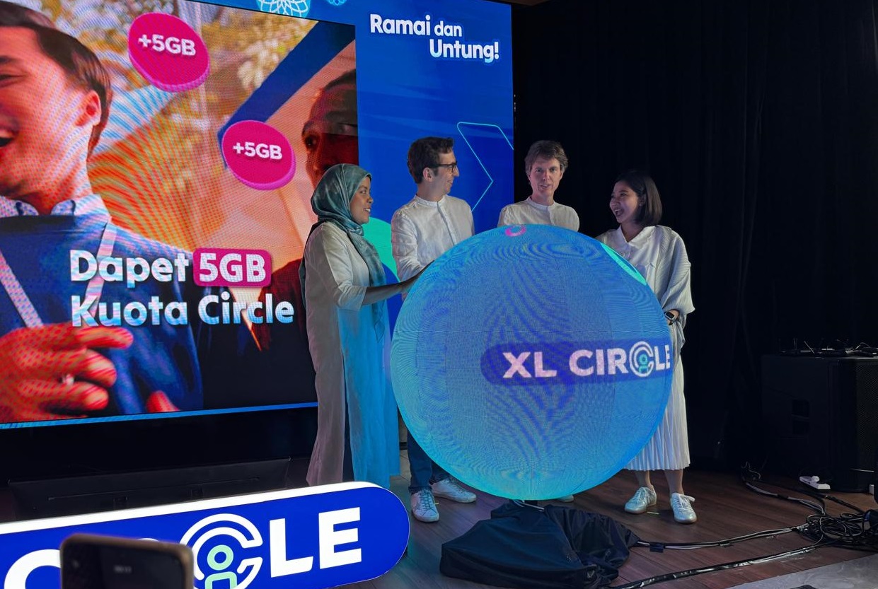 UNTUK PELANGGAN: Direktur & Chief Commercial Officer XL Axiata, David Arcelus Oses bersama jajaran pimpinan manajemen dalam acara peluncuran program terbaru XL Circle di Jakarta, Rabu (12/3).