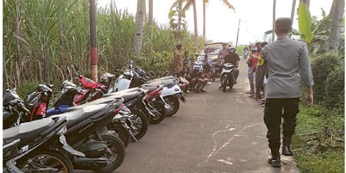 RAZIA BALAP LIAR: Sepeda motor hasil razia ditata berderet di kawasan Polaman, Kecamatan Dampit. Kendaraan baru bisa diambil setelah Lebaran.