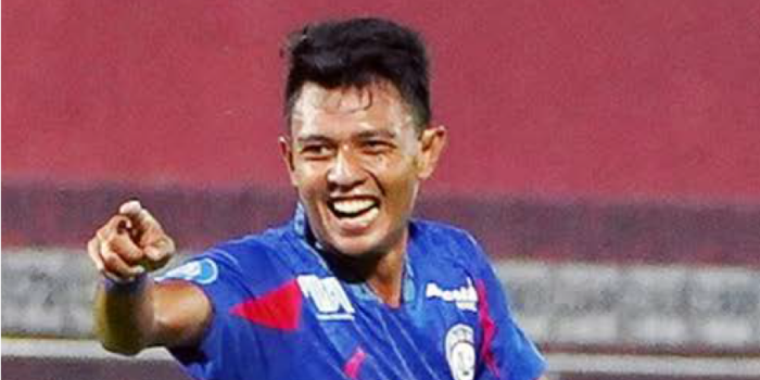 MULAI BERTAJI: Dedik Setiawan berhasil menciptakan gol kedua untuk Arema FC ke gawang Barito Putera dalam laga pekan ke-27, Kamis lalu (13/3).