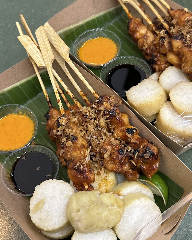 Sate Marjo andalan kuliner malam di Malang (Sate Marjo).