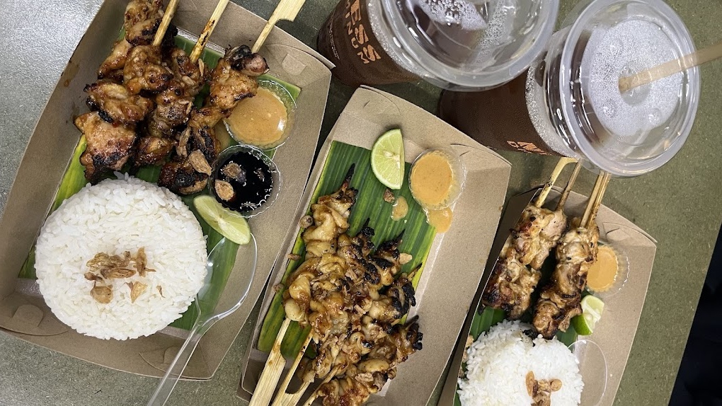 Terdapat juga sate asin (Sagita Elika).