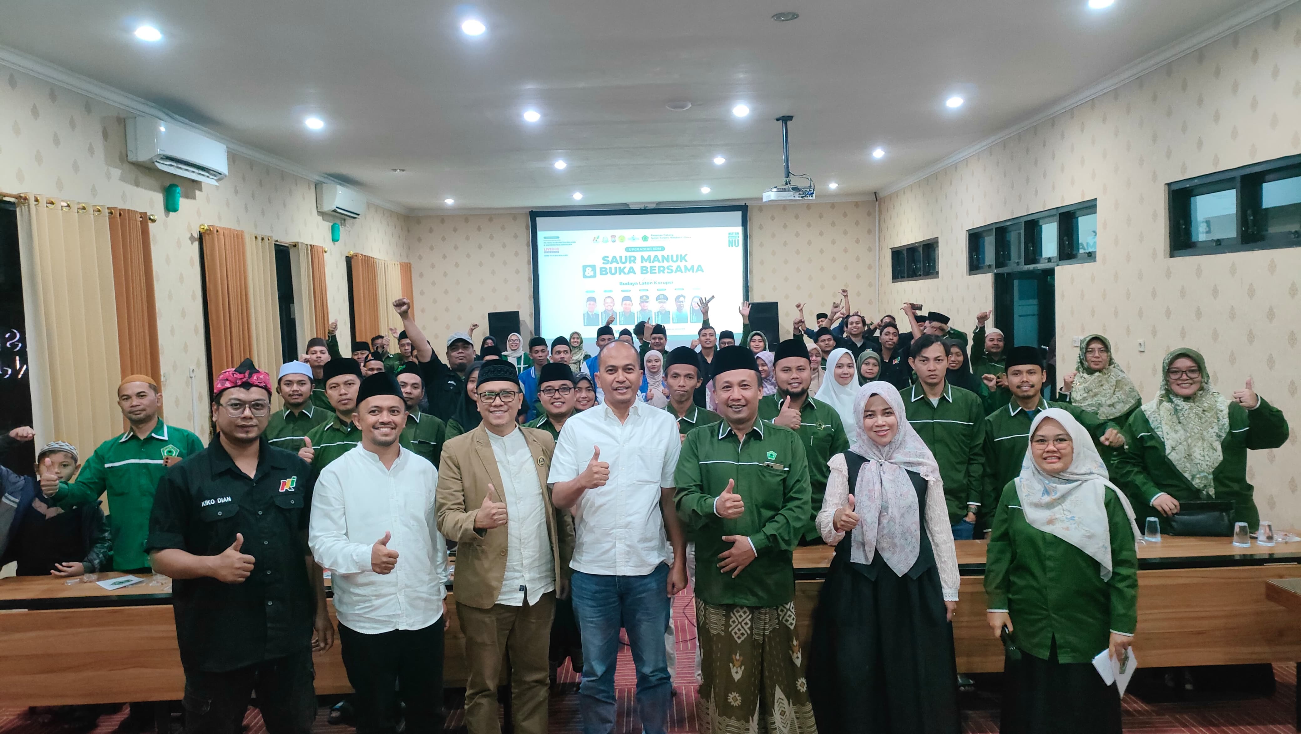 SINERGI: Para pemateri diskusi bertema Bahaya Laten Korupsi di Universitas Kepanjen, Kabupaten Malang, Sabtu (15/3)