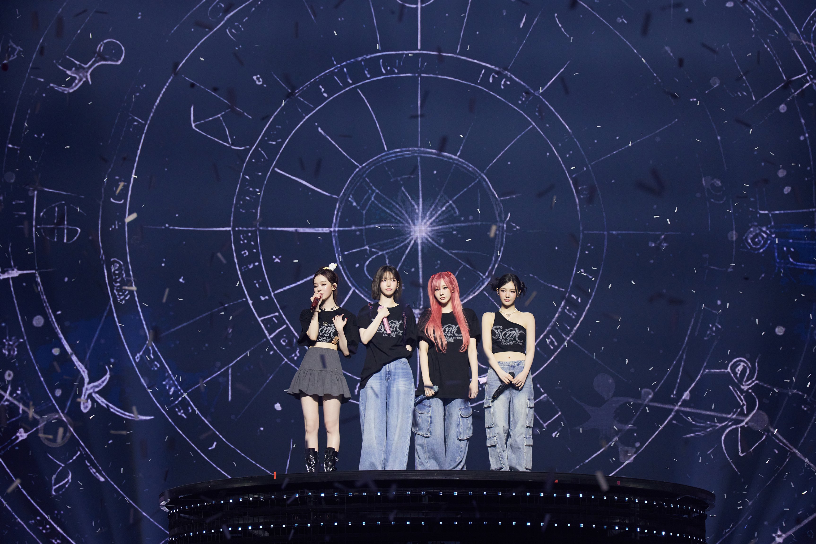 Potret aespa saat konser encore SYNK: PARALLEL LINE kemarin, (16/3). (X.com/@SMTOWNGLOBAL)