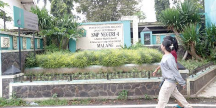 BUTUH SOLUSI: Bangunan SMPN 4 Malang dikabarkan habis masa pinjamnya pada Februari 2026 (DARMONO / RADAR MALANG).