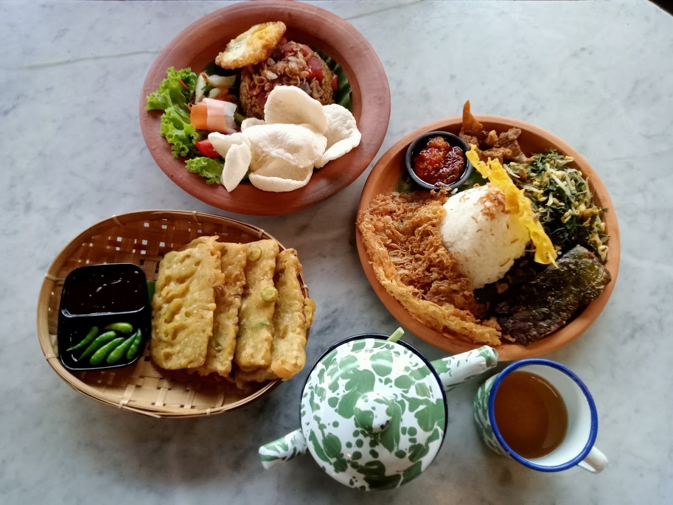 Menu yang di sajikan ala makanan pedesaan (Chrisna Paringgah).