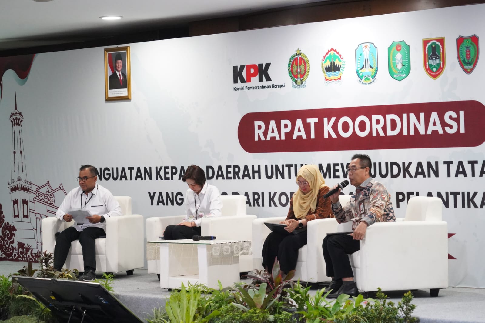 KOMITMEN: Ketua KPK RI, Setyo Budiyanto memberikan arahan tentang komitmen antikorupsi kepala daerah.
