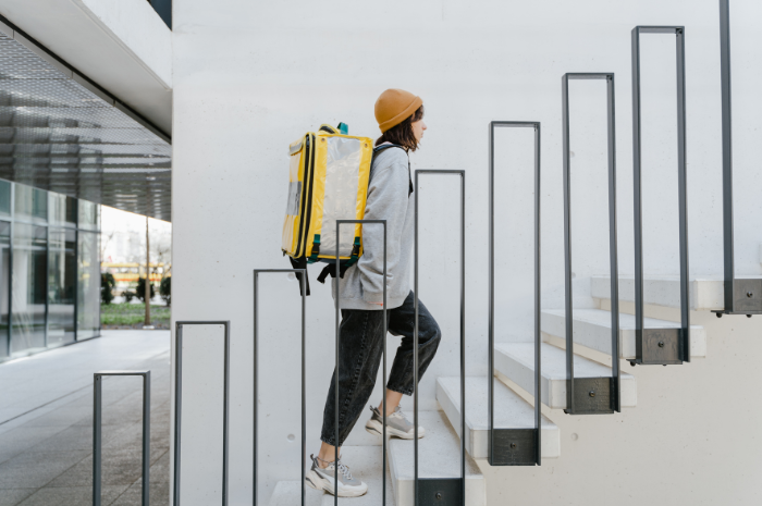 Ilustrasi orang mudik. (Pexels/MART PRODUCTION)