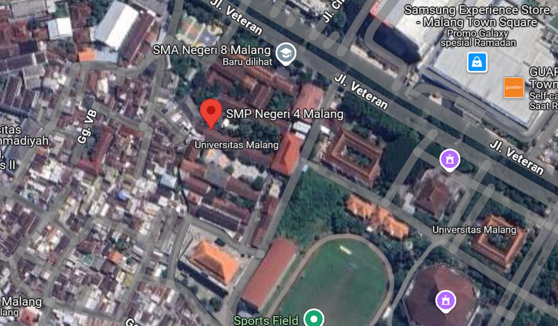 BERSEBELAHAN: Tangkapan Google Maps yang memperlihatkan lokasi SMPN 4 Malang dan SMAN 8 Malang yang berdekatan.