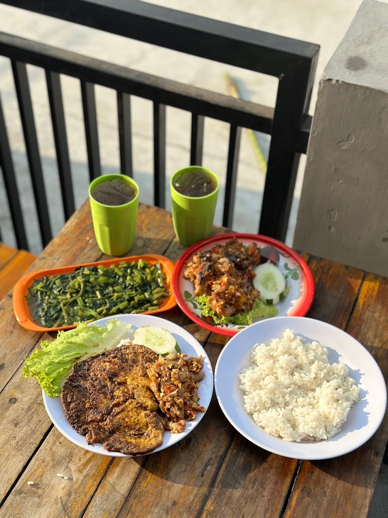 Telur Teriyaki menu andalan di Ayam Bebek Kalikasin (Yosephine Mega Dwi Jemali).