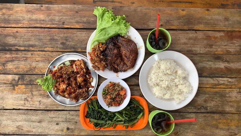 Menu lainnya di Ayam Bebek Kalikasin (Putri Qurrotul).
