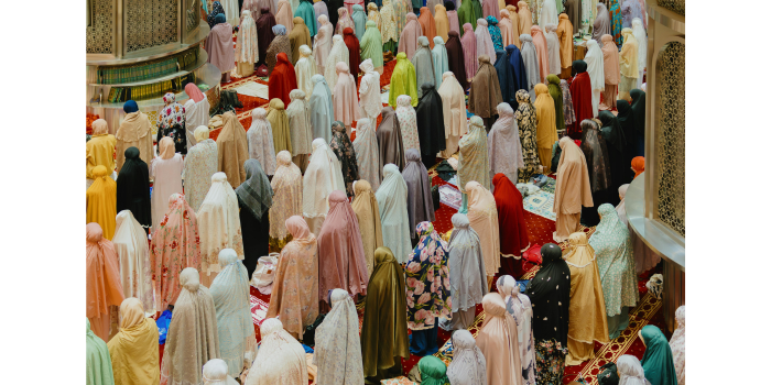 Jamaah perempuan salat di Masjid Istiqlal, Jakarta. (Pexels/Mohammed Alim)