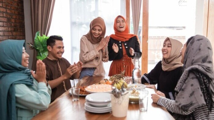 Ilustrasi kumpul keluarga saat lebaran. (detik.com)
