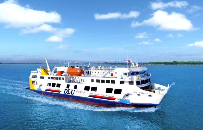 Kapal Laut Kirana 7 melakukan perjalanan  rute Surabaya-Lombok (perumperindo)