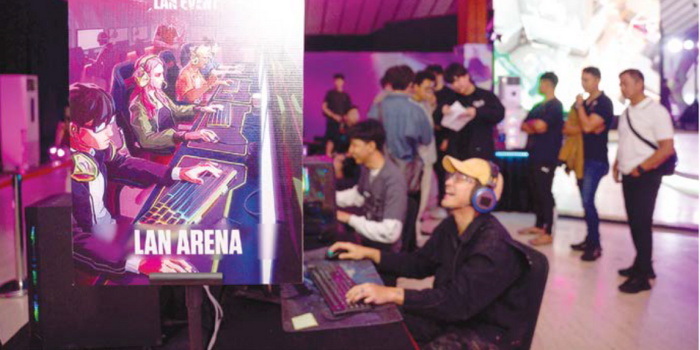 SERU: Penggemar VALORANT menikmati Luminance LAN Event pada Sabtu (22/3).