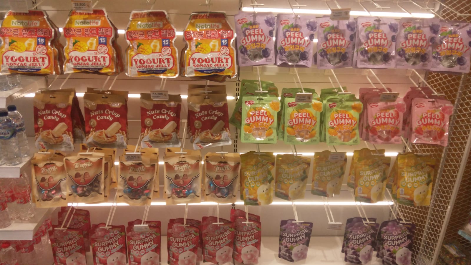 Permen dan jelly yang diimpor dari luar negeri.