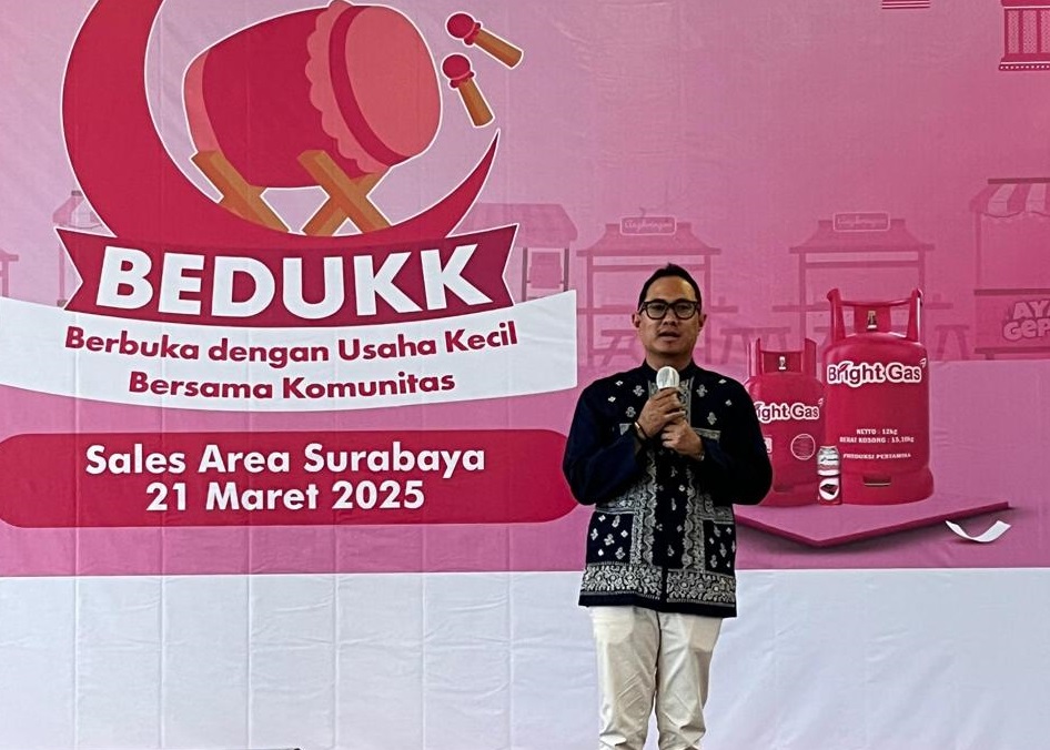BERSYUKUR: Region Manager Retail Sales Jatimbalinus PT Pertamina Patra Niaga, Deny Sukendar saat memberikan sambutan.