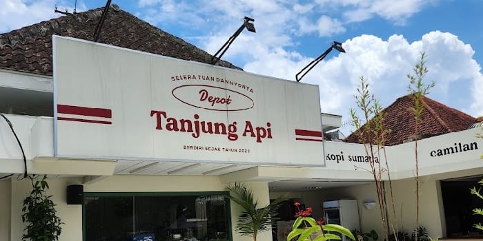 Foto tampak depan Depot Tanjung Api