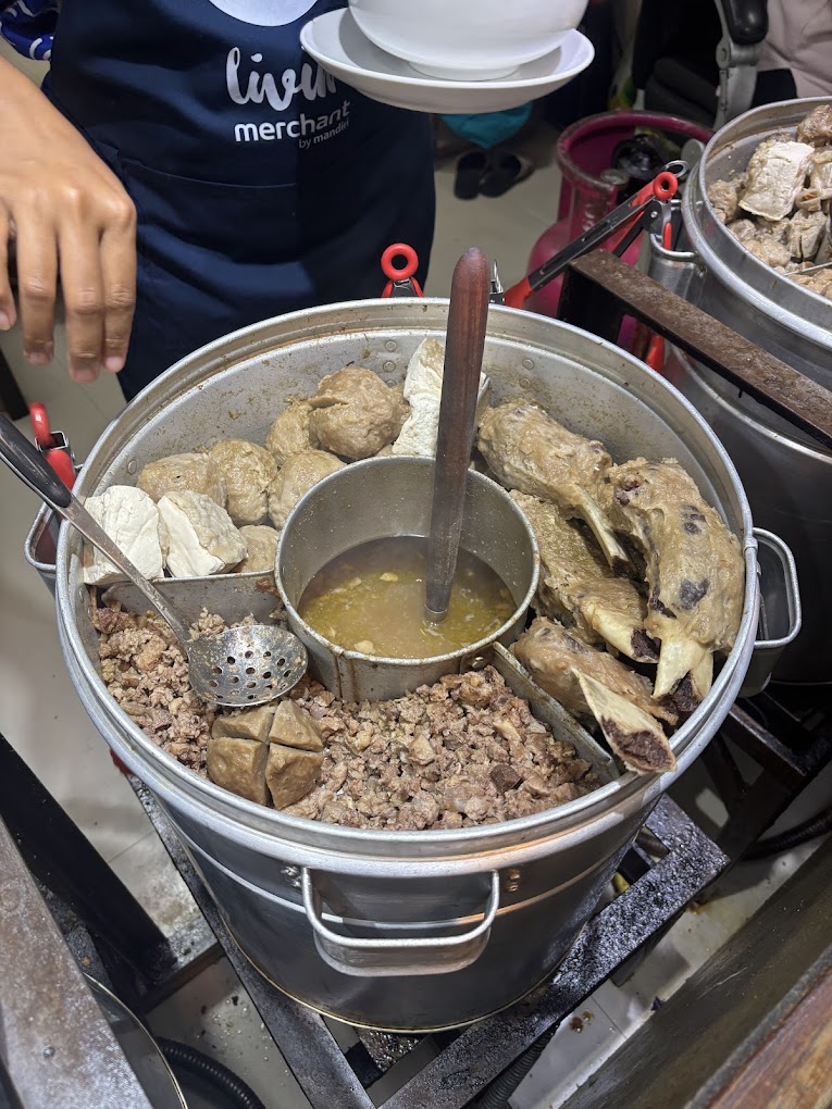 Rumah Bakso Lawang andalan para wisatawan (Vinie Aghistnaa).