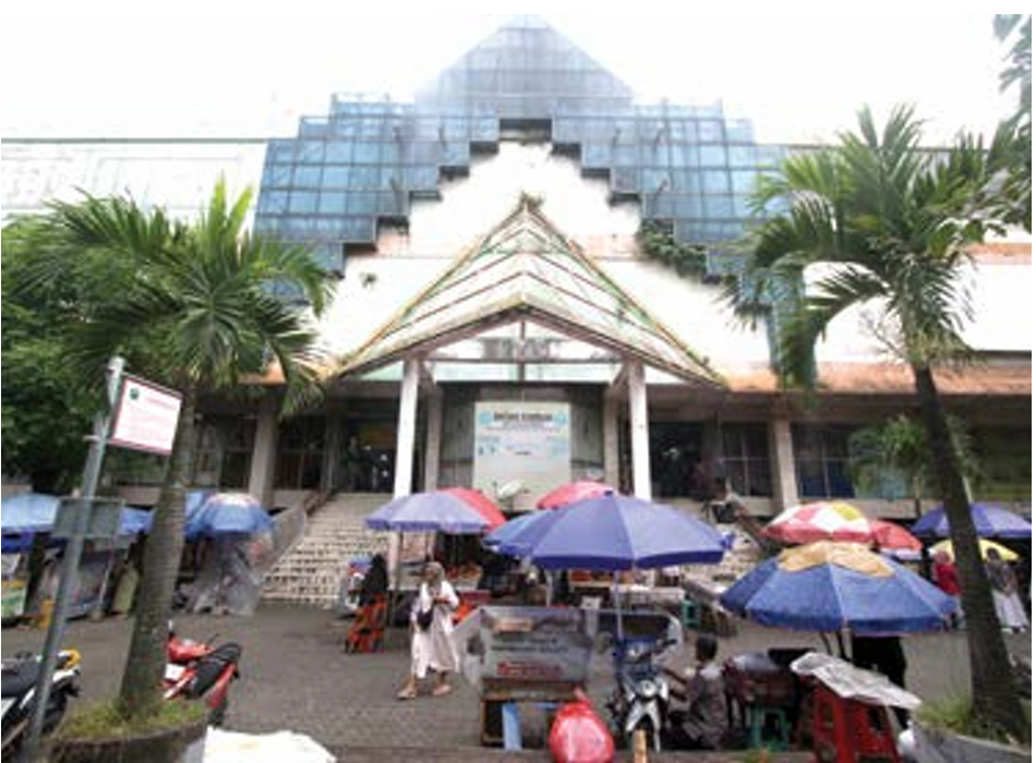 PASTIKAN TEREALISASI: Lanjutan rencana renovasi Pasar Besar sudah dipastikan Pemkot Malang. Anggarannya bakal dialokasikan dalam dua tahun. (SATRIA CAHYONO/RADAR MALANG)