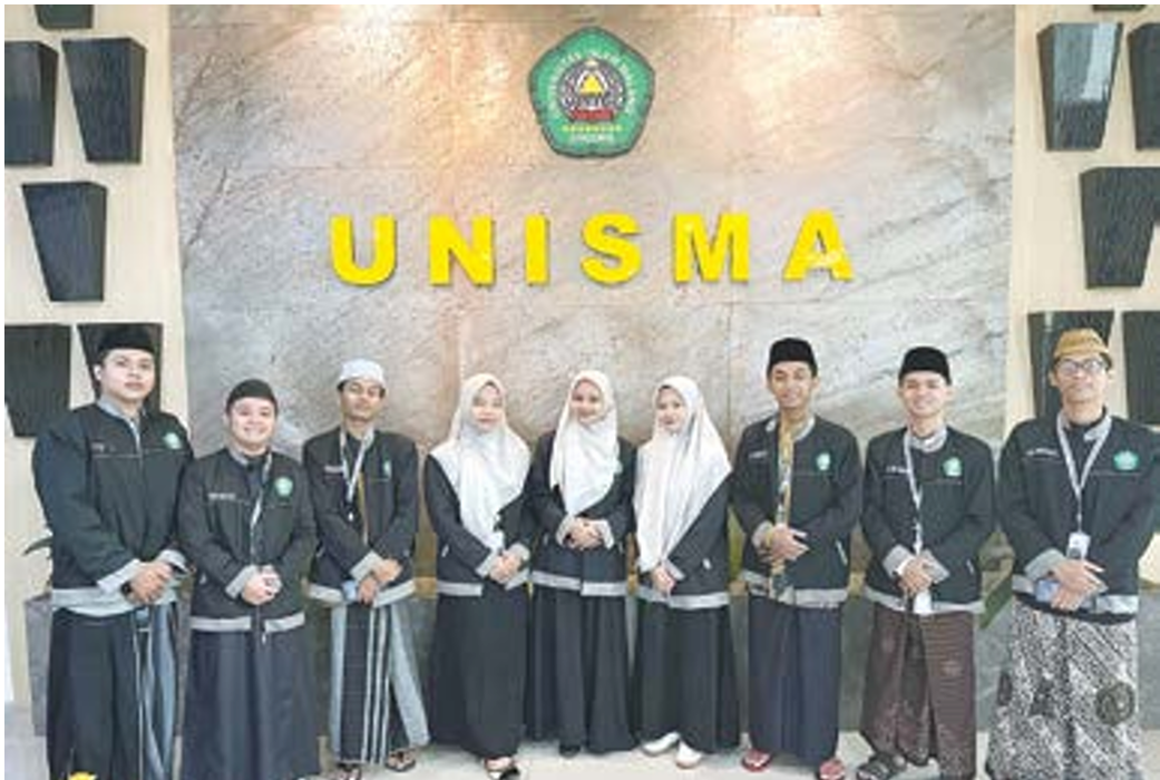 PANUTAN: Foto bersama seluruh juri Gema Ramadan 1446 H di tiga kategori lomba. (UNISMA FOR RADAR MALANG)