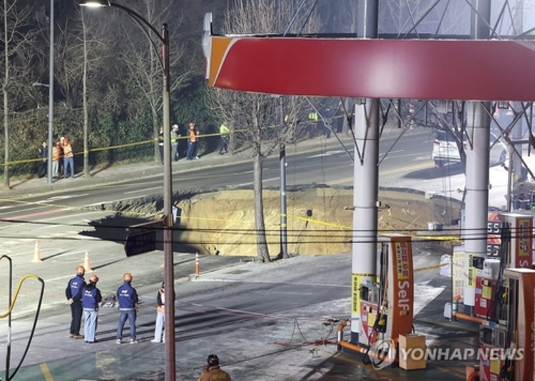 Lubang Amblas di Seoul, Korea Selatan, Senin (24/3/25). (Yonhap News)