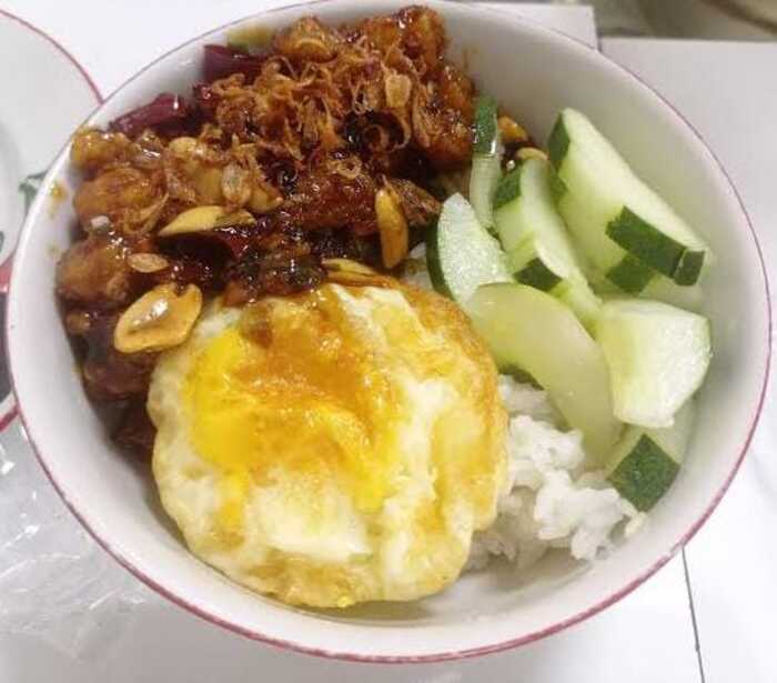 Salah satu menu di Kedai Sedjiwa yang menggugah selera. (Timothy Tjahja Nugraha)