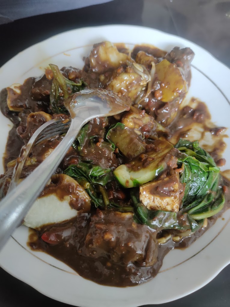 Rujak Cingur Bu. Kus Sawojajar (Putri Aini N.).