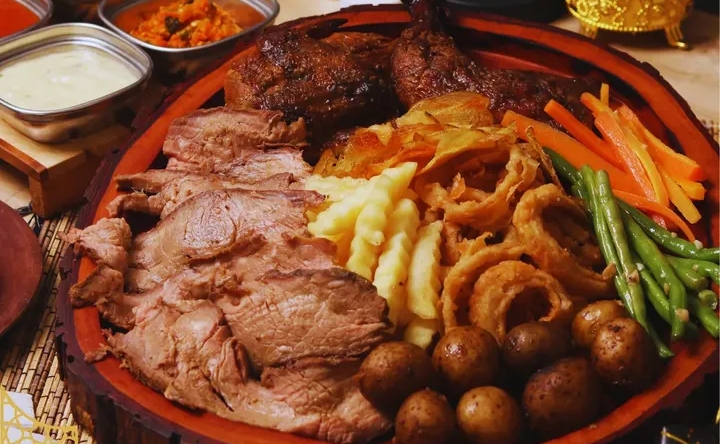 ALA AMERIKA: Salah satu menu di Hundred Smoked Malang yang menggoda selera.