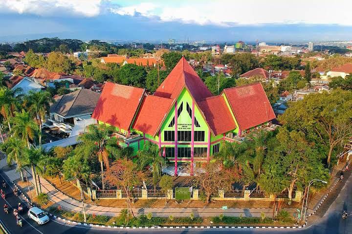 Perpustakaan Umum Kota Malang. (Henri Koreyanto (Cak Hen))
