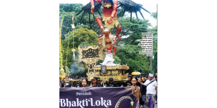 RANGKAIAN NYEPI: Umat Hindu mengarak ogoh-ogoh sebagai bagian dari ritual tawur agung Kesanga di lapangan Rampal kemarin  (28/3). (DARMONO RADAR MALANG)