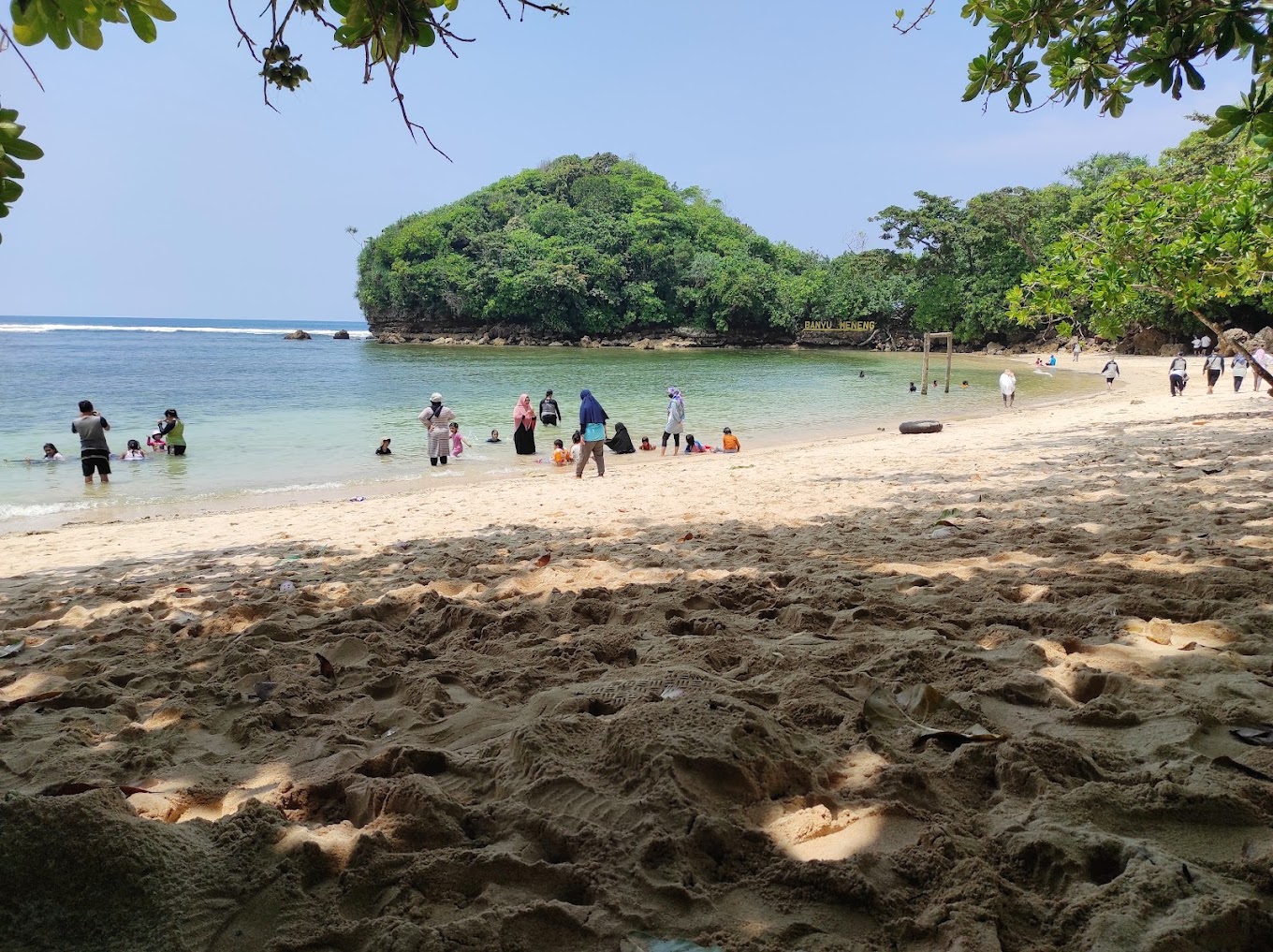 Pantai banyu meneng cocok untuk liburan lebaran 2025 (Eryunpas Setya).