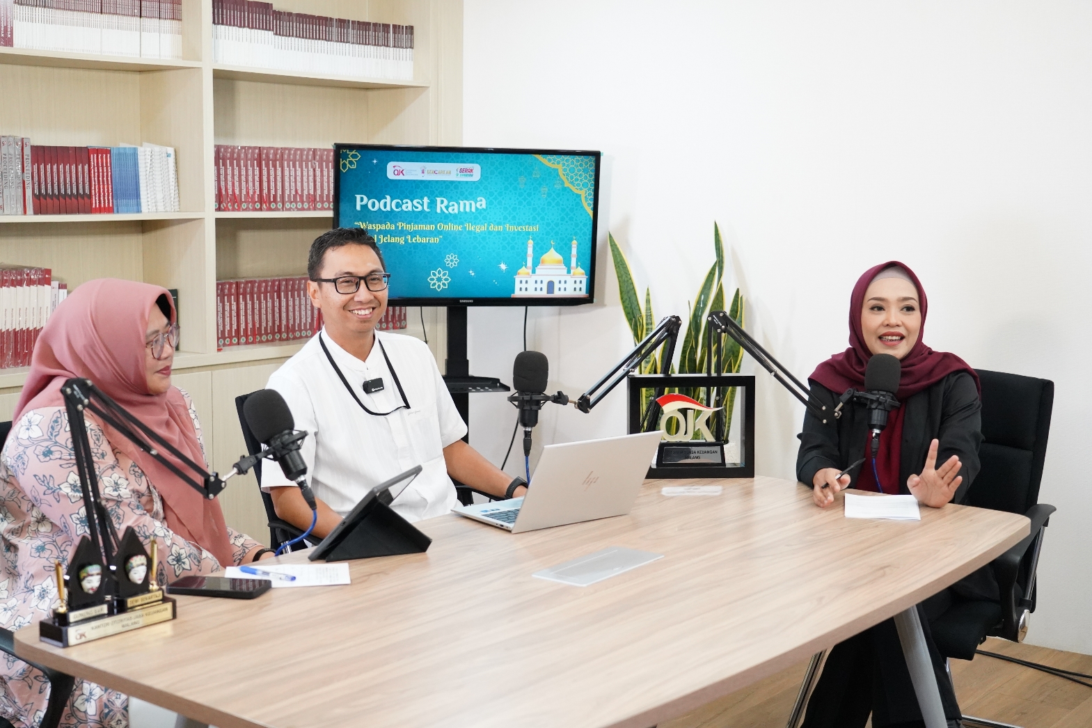 INTERAKTIF: Podcast yang digelar OJK Malang.