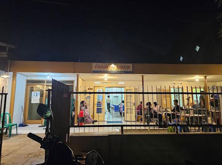 Depot Panjang Umur tampak depan.  (Abdilah Irsyad)