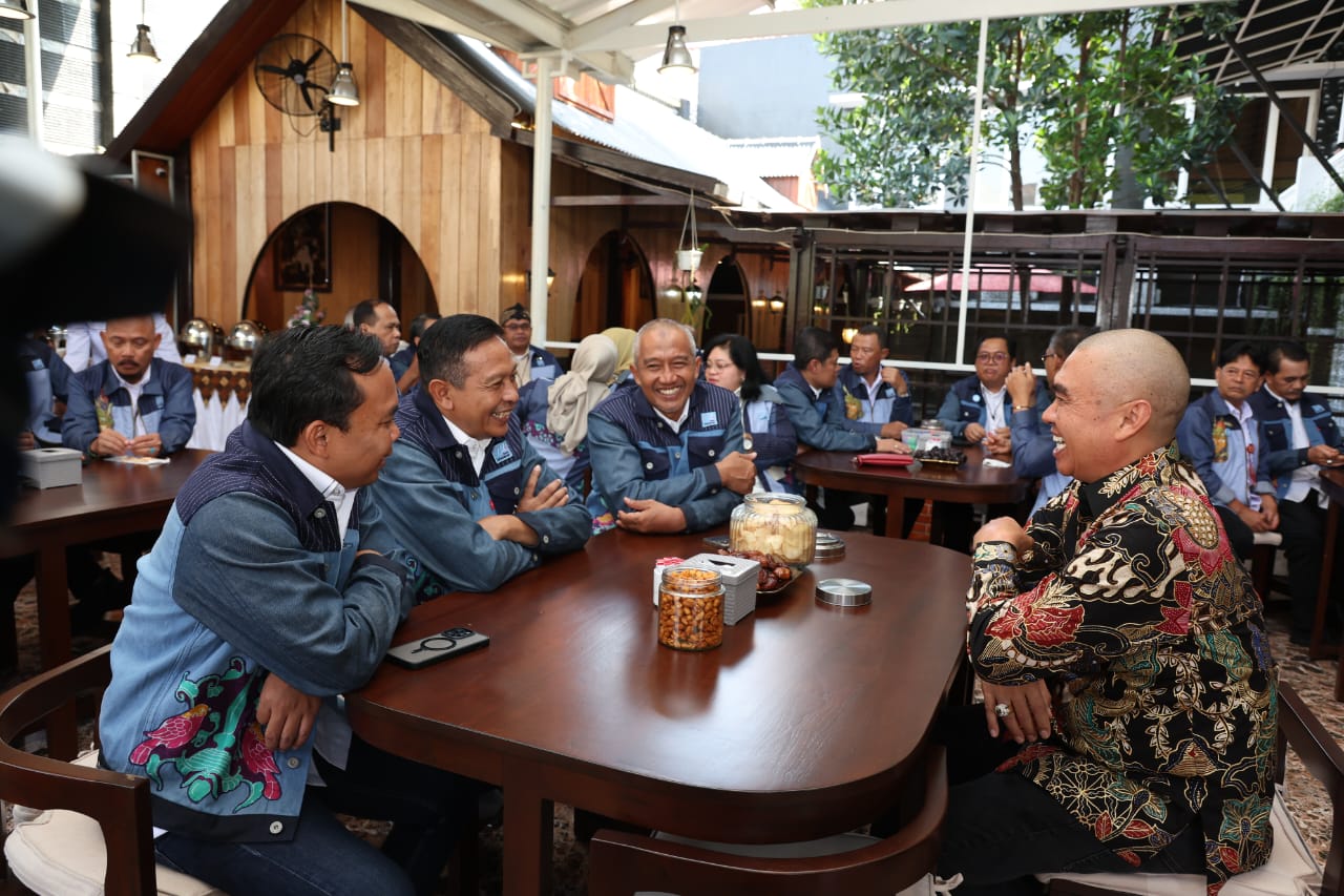 DISKUSI: Wali Kota Malang Wahyu Hidayat akan berkolaborasi dengan Wali Kota terdahulu, termasuk Abah Anton dalam menjadikan Kota Malang, Mbois Berkelas.