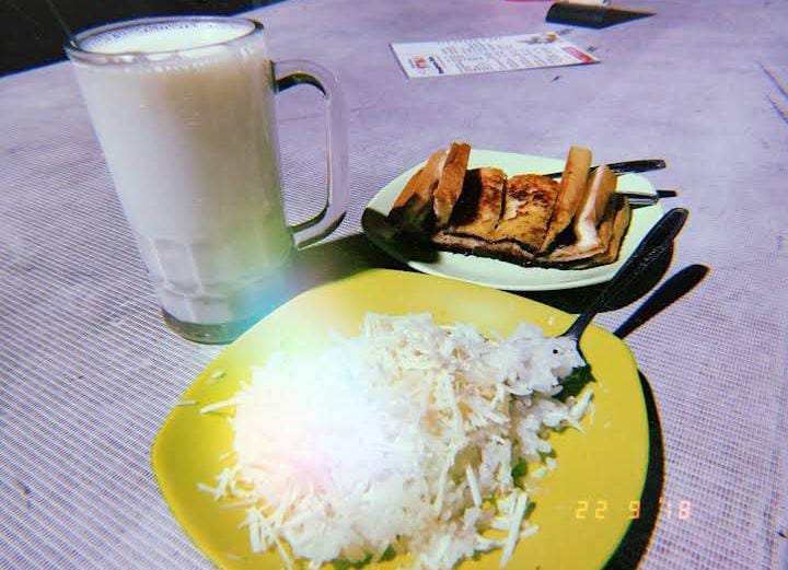 Nikmatnya STMJ yang hangat dengan menu pendamping yang menggugah selera. (Nadifah Rahmawati)