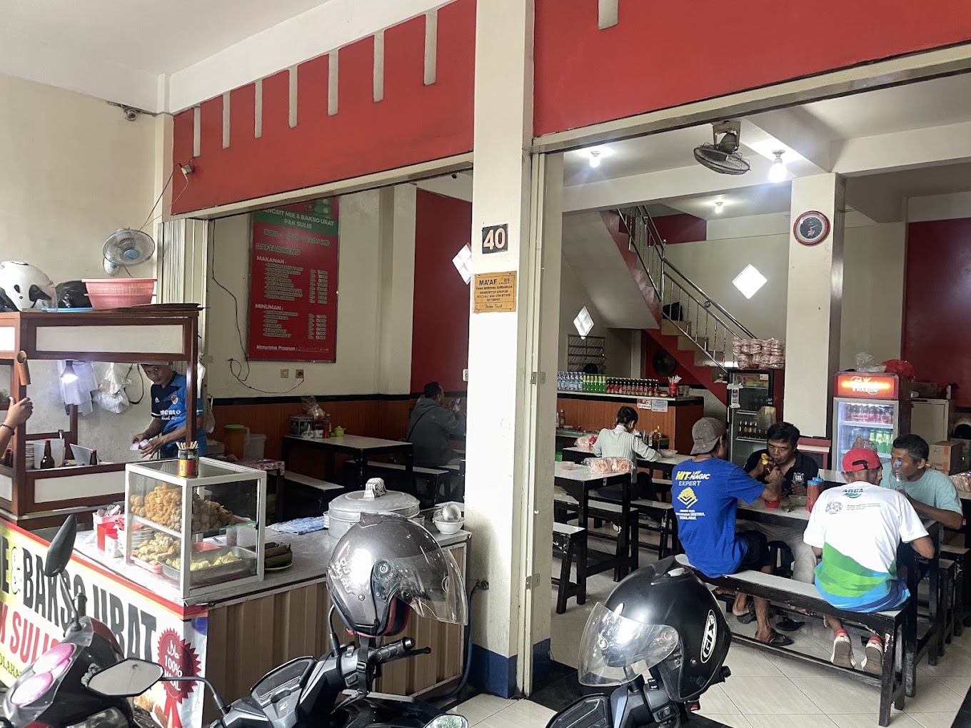 Salah satu cabang Mie Pangsit & Bakso Pak Sulis yang terletak di Jl. Plaosan Timur No.150, Purwodadi, Kecamatan Blimbing, Kota Malang (Hiegar Ramadani).