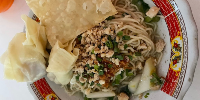Menu Mie Pangsit di Mie Pangsit & Bakso Pak Sulis Jl Plaosan Timur (Hiegar Ramadani).